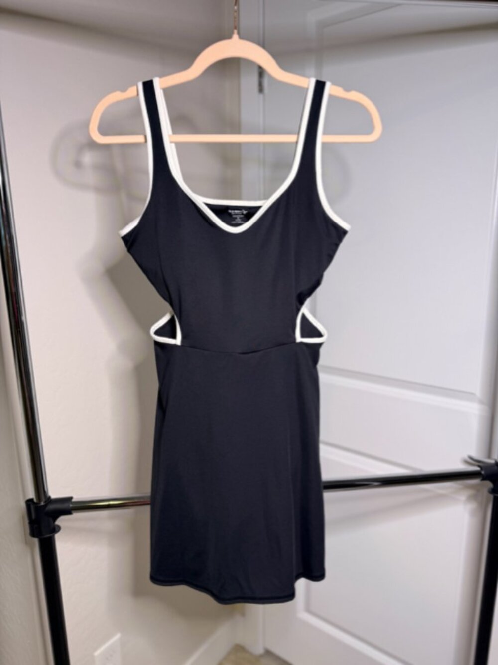 Old Navy PowerSoft Cutout Athletic Dress/Shorts, Size M - Picture 3 of 9
